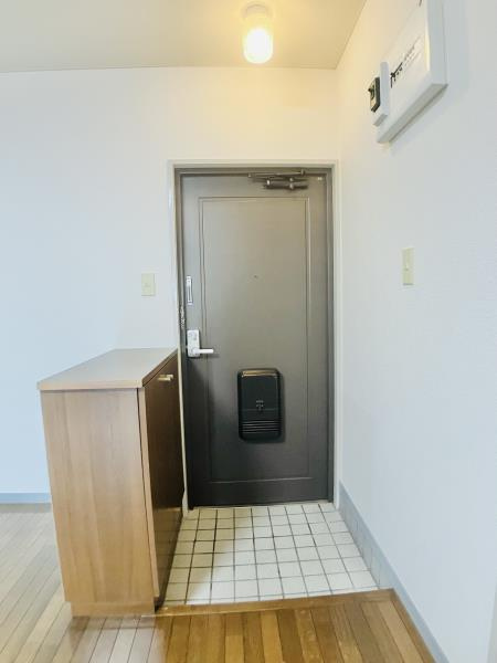 ファミール若月の玄関