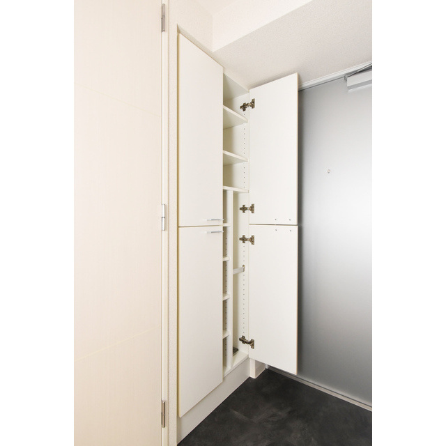 プライムアーバン松屋町の玄関