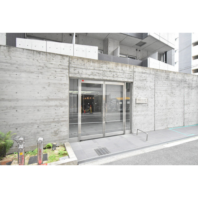 プライムアーバン松屋町のエントランス