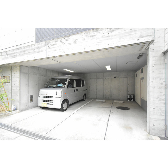 プライムアーバン松屋町の駐車場