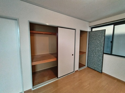 6帖洋室にも収納スペース有り♪