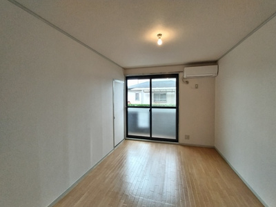 エアコン付きの6帖洋室♪