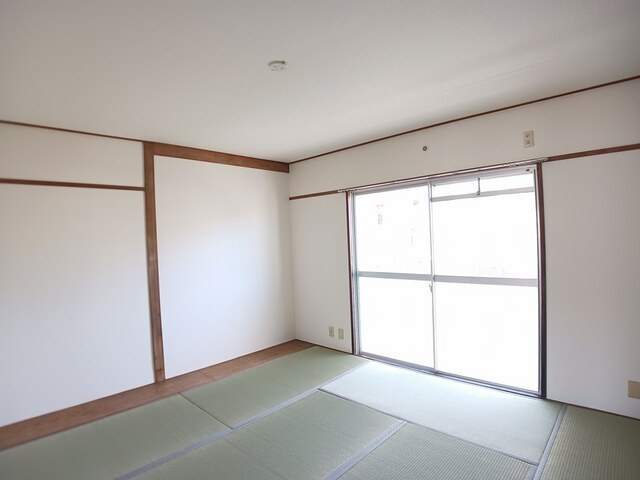 三室山コープタウンの居間・リビング