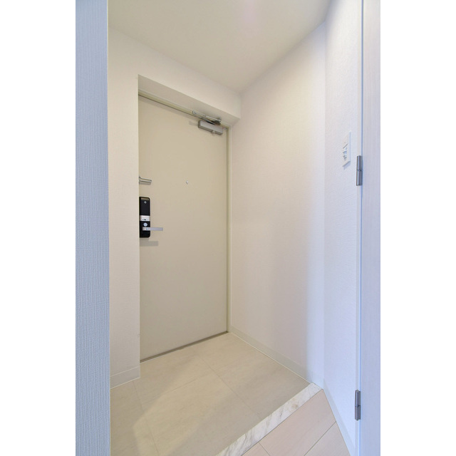 エスリード新栄テセラの玄関