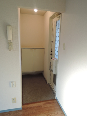 玄関、下駄箱有り