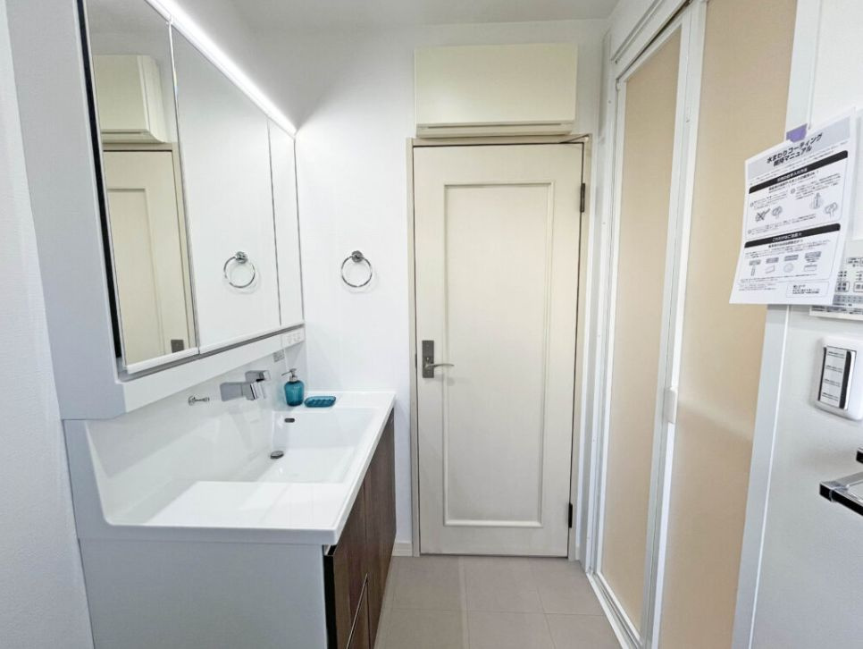 綾瀬市上土棚中６丁目　中古戸建の独立洗面台|独立洗面台で身支度をすべて済ませてしまいましょう