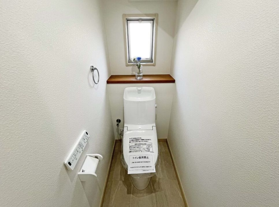 綾瀬市上土棚中６丁目　中古戸建のトイレ|落ち着いた色調のトイレです