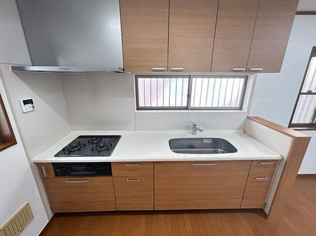 伊勢原市高森台１丁目　中古戸建のキッチン|キッチンでお料理をお楽しみください