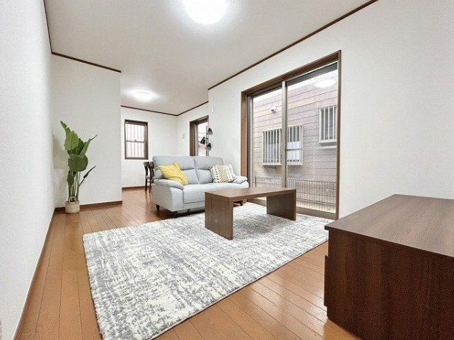 伊勢原市高森台１丁目　中古戸建の居間・リビング|リビングです