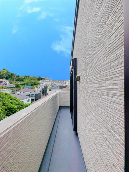 横浜市戸塚区上矢部町の新築一戸建のバルコニー|陽当り良好のバルコニー！
風通しもよく気持ちいいです
