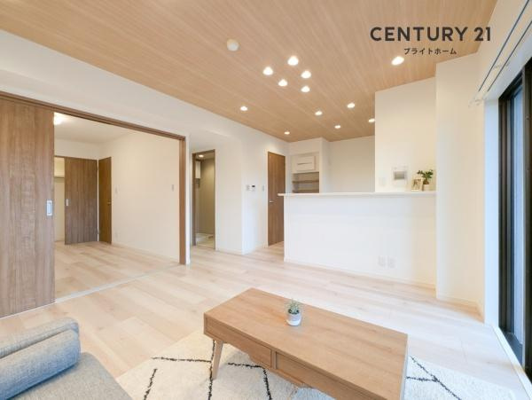 ダイアパレスワンダースケープの居間・リビング|自慢したくなるリビング！
形も良く家具の配置にも困りません。