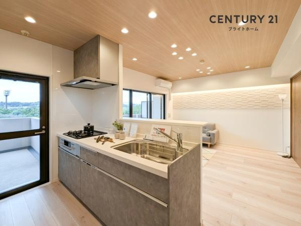 ダイアパレスワンダースケープのキッチン|対面式のキッチンでカウンターも付いているので、
お食事も楽しめます！