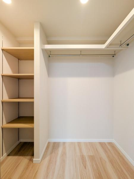 横浜パークタウンＥ棟の収納|WICでお部屋もスッキリと利用できます！
洋服以外にも収納できるのは嬉しいポイント！