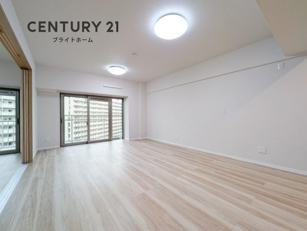 横浜パークタウンＥ棟の居間・リビング|明るいLDK！！
陽当たり良好です。
