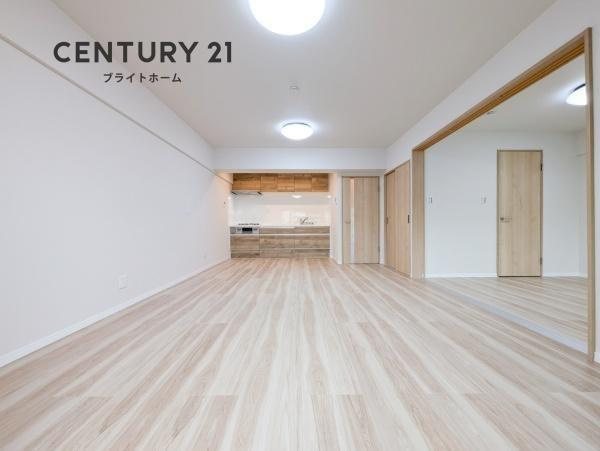 横浜パークタウンＥ棟の居間・リビング|自慢したくなるリビング！
形も良く家具の配置にも困りません。