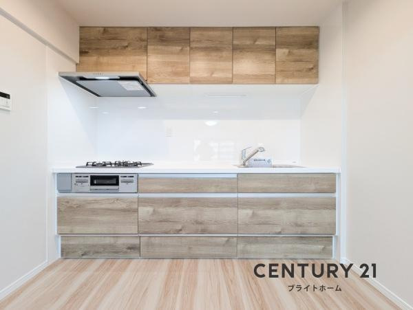 横浜パークタウンＥ棟のキッチン|収納豊富なキッチン。
ここまで収納スペースがあるとキッチン周りをきれいに保てますね！