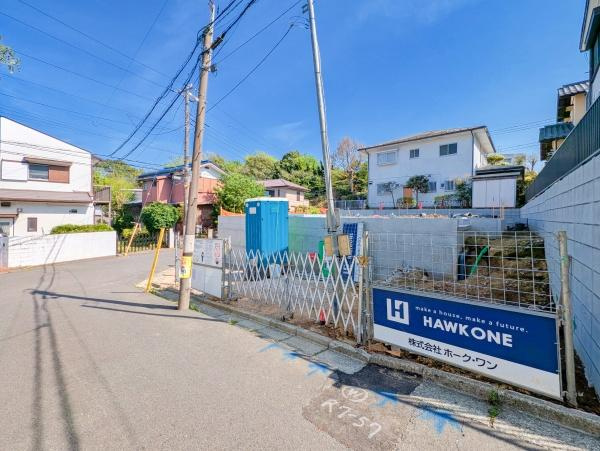 横浜市磯子区岡村８丁目の新築一戸建の前面道路含む現地写真|陽当りの良さ、住環境を現地にてご確認下さい！
周辺環境も合わせてご案内させて頂きます！
