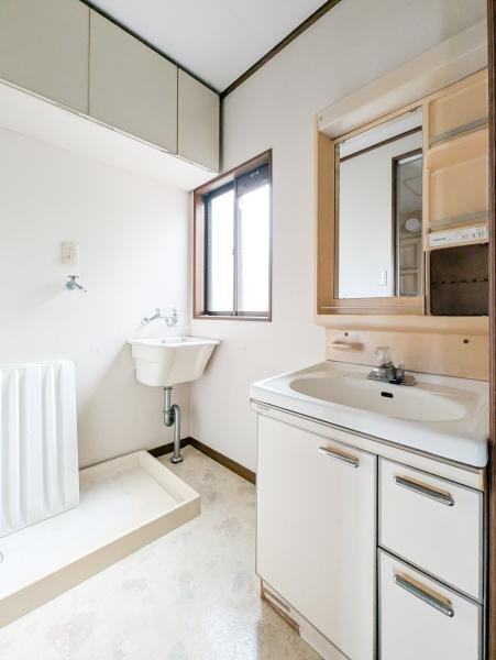 横浜市港北区仲手原２丁目の中古一戸建の独立洗面台|2階洗面台