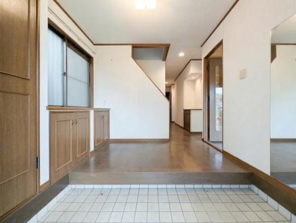 横浜市港北区仲手原２丁目の中古一戸建の玄関|広々とした玄関スペース！
お気軽にお問い合わせください。