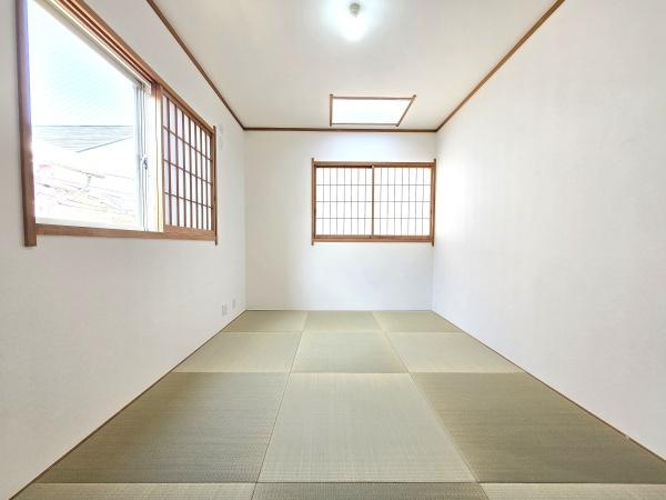 横浜市神奈川区松見町２丁目の中古一戸建の和室|和室は日本人の心です
お子様が遊ぶのにも床が柔らかく安心♪