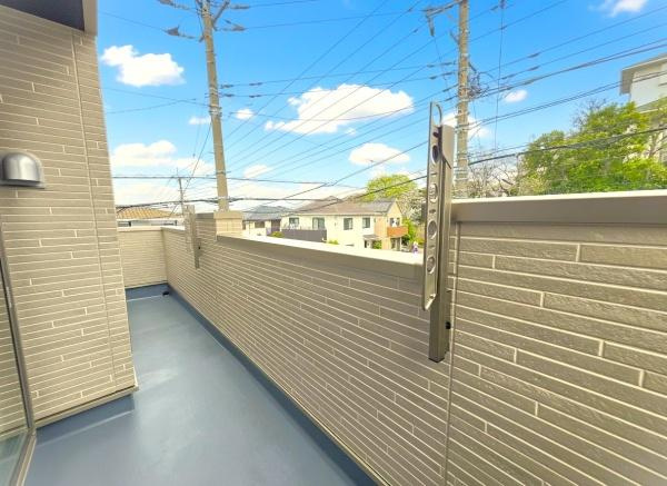 横浜市青葉区荏田町の新築一戸建のバルコニー|陽当り良好のバルコニー！
風通しもよく気持ちいいです