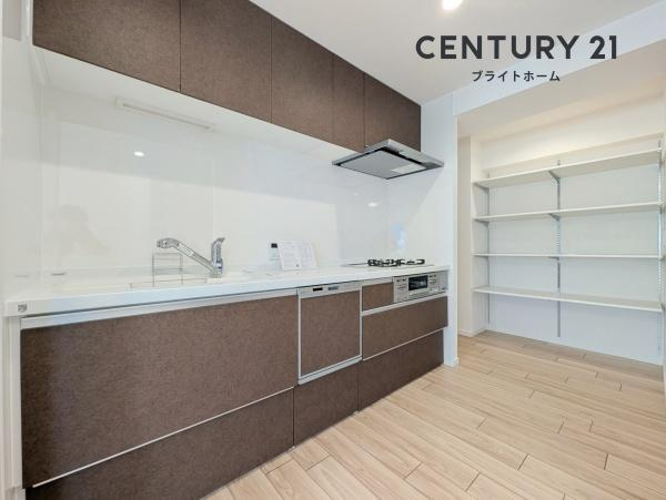 グランシティ横濱保土ケ谷のキッチン|食洗器付きなのは家事の負担を軽減してくれる嬉しいポイント♪
広々としたキッチンはお子様と並んでお料理できます。