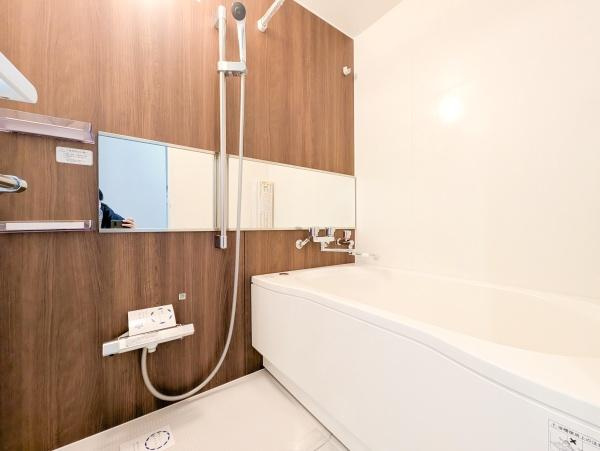 グランシティ横濱保土ケ谷の浴室|広々としたバスルームで一日の疲れをいやして下さい！
もちろん、浴室乾燥機付きです！
