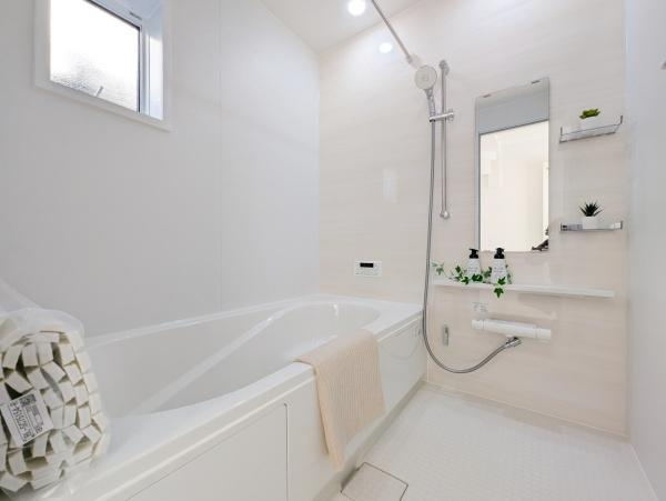 相模原市緑区相原１丁目の新築一戸建の浴室|広々としたバスルームで一日の疲れをいやして下さい！
もちろん、浴室乾燥機付きです！