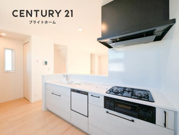 相模原市緑区橋本７丁目の新築一戸建のキッチン|食洗器付きなのは家事の負担を軽減してくれる嬉しいポイント♪
広々としたキッチンはお子様と並んでお料理できます。