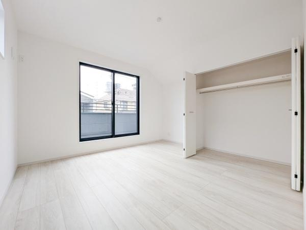 相模原市中央区由野台１丁目の新築一戸建の洋室|クローゼットもあるので収納にも困りません！
荷物が多い方にも安心です。