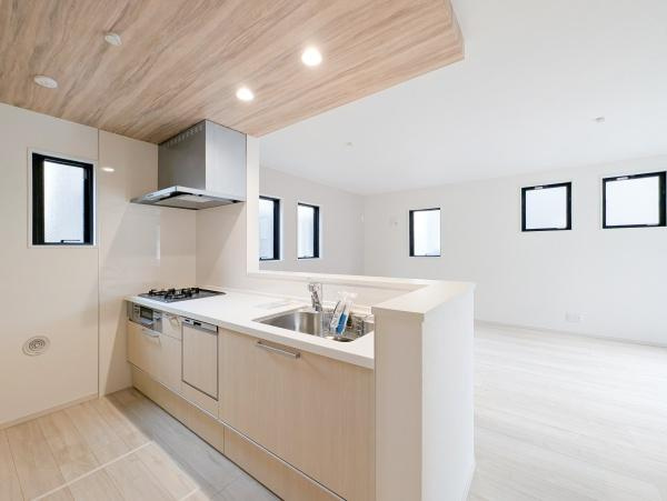 相模原市中央区由野台１丁目の新築一戸建のキッチン|対面式のキッチンはお料理中でも家族とのお話も弾みます。
