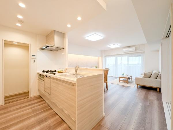 ロイヤルブラフのキッチン|対面式のキッチンはお料理中でも家族とのお話も弾みます。
お天気の良い日は電気をつけなくても明るい設備充実のキッチン！
