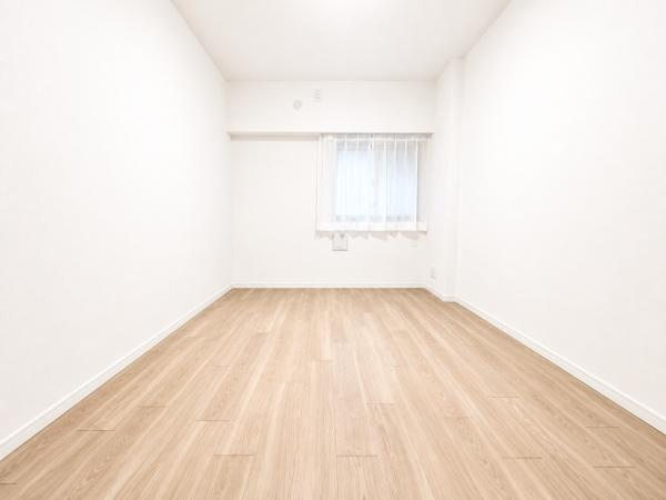 ナイスサンソレイユ横濱鶴ヶ峰の玄関|この明るい玄関が気持ちよく迎え入れてくれます。