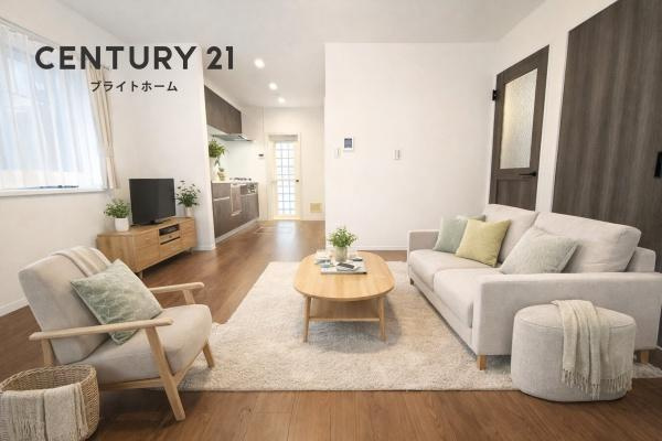 横浜市泉区白百合３丁目の中古一戸建の居間・リビング|窓からは明るい光が差し込みます！
電気をつけなくても明るいです。
※家具等はCGでの参考レイアウトです。

