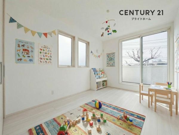 横浜市中区山元町３丁目の新築一戸建の洋室|二面採光の明るく、落ち着きのある洋室！
休日はこちらでおくつろぎ下さい♪
※家具はCGでの参考レイアウトです。