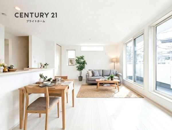 横浜市中区山元町３丁目の新築一戸建の居間・リビング|対面式のキッチンはお料理中でも家族とのお話も弾みます。
お天気の良い日は電気をつけなくても明るいリビング！
※家具等はCGでの参考レイアウトです。
