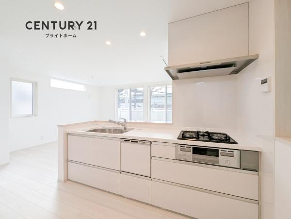 横浜市中区山元町３丁目の新築一戸建のキッチン|広々としたキッチンは、
落ち着いて料理が出来ます！