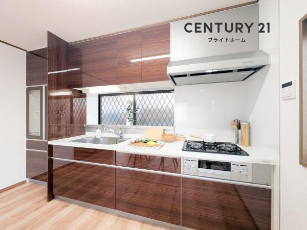 横浜市戸塚区前田町の中古一戸建のキッチン|広々としたキッチンは、
落ち着いて料理が出来ます！