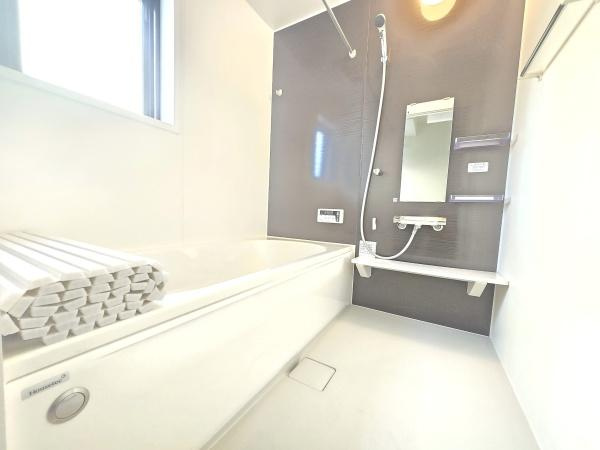 横浜市磯子区洋光台１丁目の新築一戸建の浴室|窓付きの浴室です。
このバスルームで一日の疲れを癒してください！