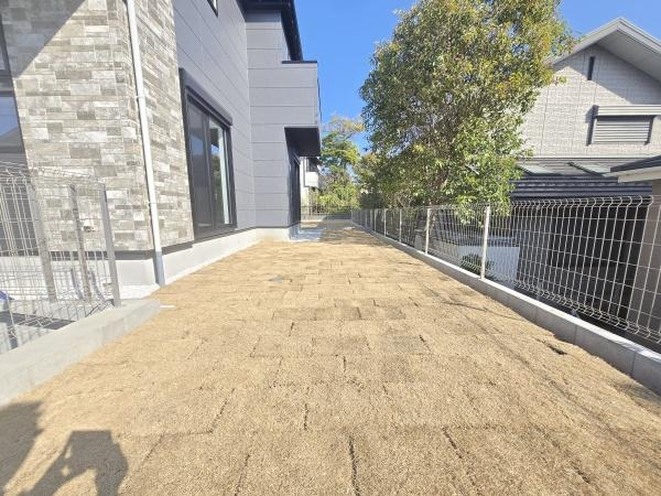 横浜市磯子区洋光台１丁目の新築一戸建の庭|荷物を置くのもよし！お好きなお花を置いてみるのもよし！
色々な用途で使えるスペースです。
