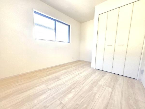 横浜市磯子区洋光台１丁目の新築一戸建の洋室|広さも十分で窓からの光が嬉しい洋室です。