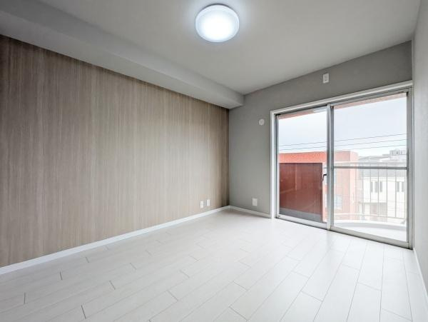 ライオンズマンション金沢八景Ｃ棟の洋室|広さも十分で窓からの光が嬉しい洋室です。