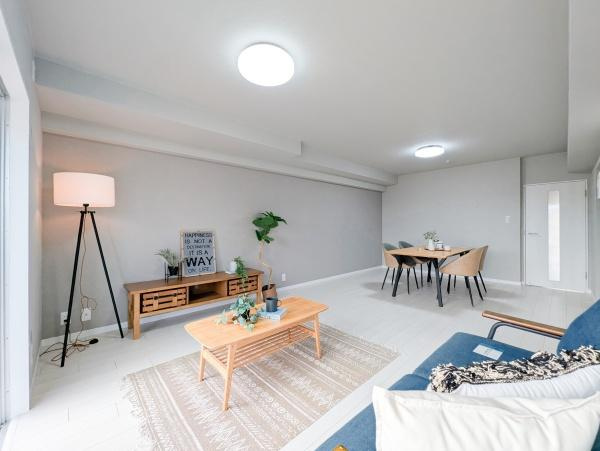 ライオンズマンション金沢八景Ｃ棟の居間・リビング|自慢したくなるリビング！
形も良く家具の配置にも困りません。
※家具等はCGでの参考レイアウトです。