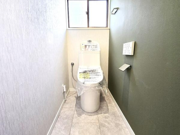 藤沢市大鋸３丁目の中古一戸建のトイレ|スッキリとしたデザインのトイレ