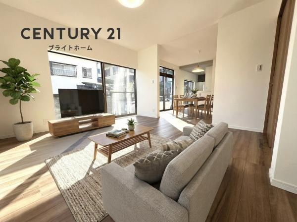藤沢市大鋸３丁目の中古一戸建の居間・リビング|自慢したくなるリビング！
形も良く家具の配置にも困りません。
※家具等はCGでの参考レイアウトです。