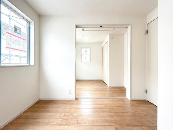 横浜市保土ケ谷区新井町の新築一戸建の洋室|落ち着きのある洋室です！
休日はこちらでおくつろぎ下さい♪