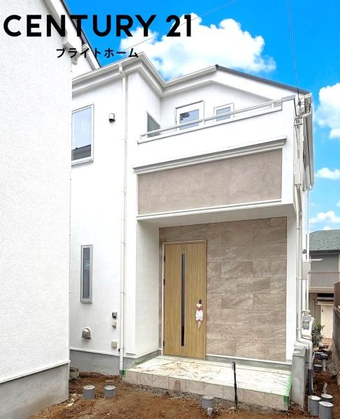 横浜市保土ケ谷区新井町の新築一戸建の前面道路含む現地写真|車通りが少ない為、小さなお子様にも安心です。
是非一度、現地へ起こしください。