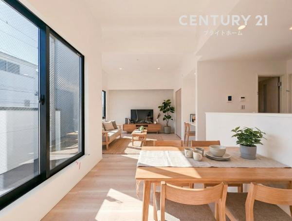 横浜市都筑区川和町の新築一戸建の居間・リビング|家族が自然と集まるリビングは
落ち着きのある空間です♪
※家具はCG加工しています。