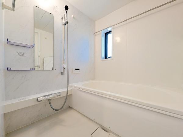 横浜市都筑区川和町の新築一戸建の浴室|広々としたバスルームで一日の疲れをいやして下さい！
もちろん、浴室乾燥機付きです！