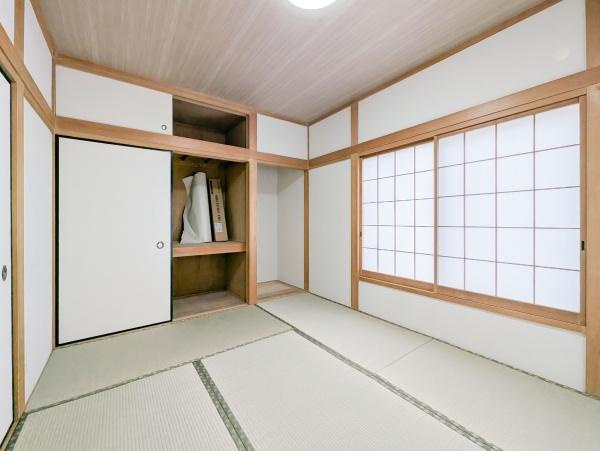 横浜市緑区いぶき野の中古一戸建の和室|和室は日本人の心です
お子様が遊ぶのにも床が柔らかく安心♪